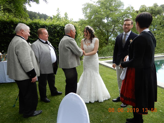 08. Juni 2019: Hochzeit - Die Sänger gratulieren dem Brautpaar