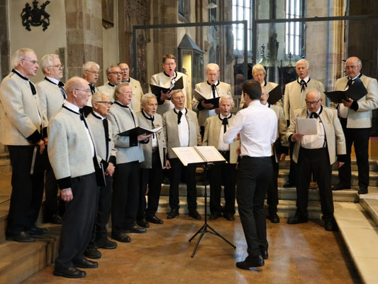 22. April 2023: Bundesversammlung des Südtiroler Schützenbundes - Sängervereinigung Wolkensteiner bei der feierlichen musikalischen Umrahmung der Festmesse