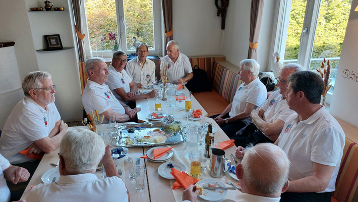 08. Oktober 2025: Senioren-Konzert - verdiente Jause nach dem Auftritt
