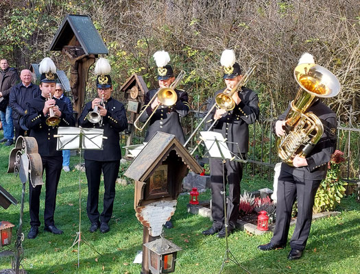 06. November 2022: Krieger-Gedenkfeier, Tummelplatz/Volders - Ensemble der Salinenmusik Hall in Tirol