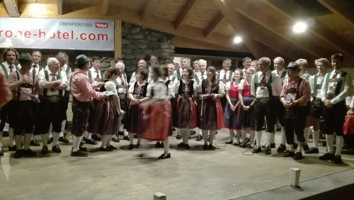 17. Juni 2019: Tiroler Abend - Gemeinsames Foto mit der südkoreanischen "Tiroler Brauchtumsgruppe"