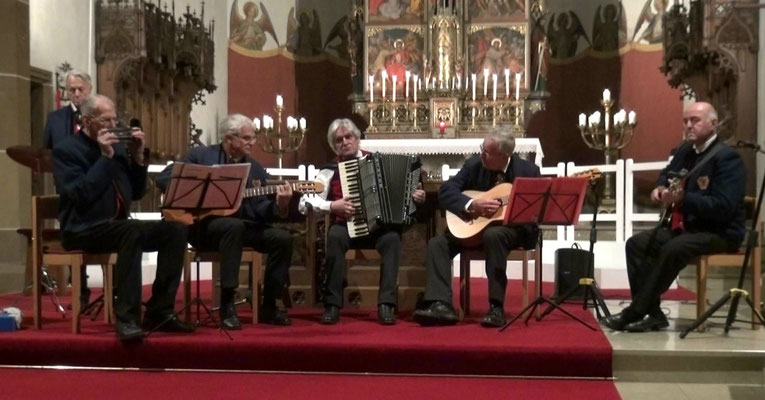 02. Dezember 2017: Mit dem größten Tiroler Männerchor in den Advent - Klaus mit seinen Freunden