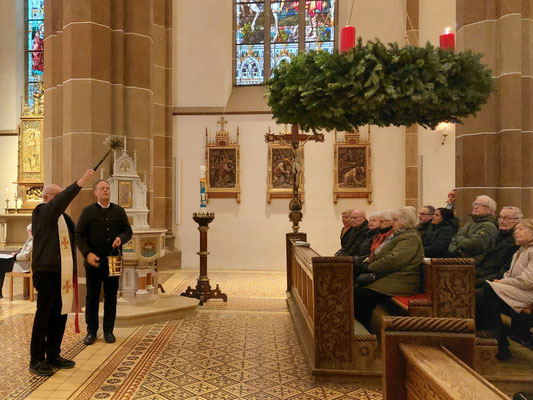29. November 2025: Hinführung in den Advent - Segnung des großen Adventkranzes der Pfarrkirche St.Nikolaus