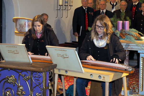 17. Dezember 2017: Absamer Adventsingen - Absamer Zitherdirndln