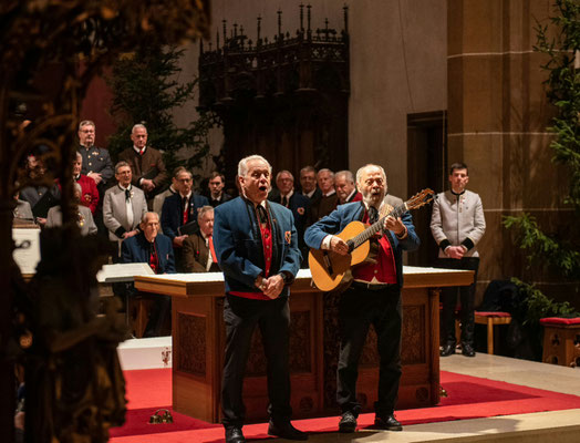 21. Dezember 2019: Besinnliches Adventsingen mit Erzbischof Dr. Alois Kothgasser und dem größten Tiroler Männerchor - Halltaler Zwoagsang