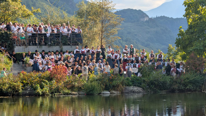 21. September 2025: Tag der Chöre 2025 - gemeinsames Singen aller teilnehmenden Chöre am Seerosenteich