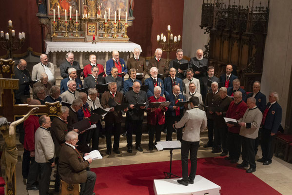 01. Dezember 2018: Mit Erzbischof Dr. Alois Kothgasser und dem größten Tiroler Männerchor in den Advent - MännerChöreVereinigung Innsbruck und Umgebung