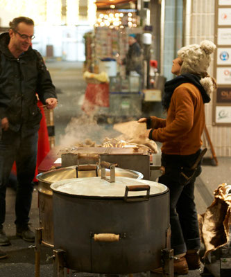 MARRONIZAUBER | Marronistand mieten | Outdoor Marroni-Catering | In Zürich, Winterthur Schaffhausen St. Gallen | Marronistand mieten für Event, Party | Marronibrater / Marronimann mieten in Zürich, Winterthur