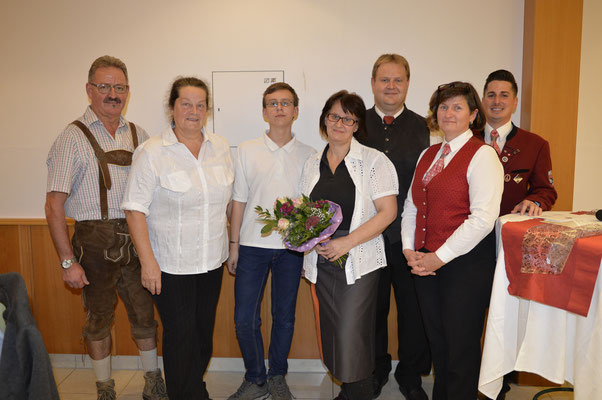 Familie Planer mit Maria Gaschl und Klemes Stiefsohn - Dinner und Blasmusik, Foto:Blasmusikverein