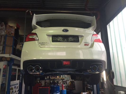 WRX STI mit Invidia Q300 Sportauspuffanlage ab Kat mit Titan-Endrohrvariante. 