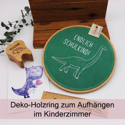 Deko-Holzring zum Aufhängen im Kinderzimmer Endlich Schulkind! bei zauberhaft Holz.Perle.Kind.