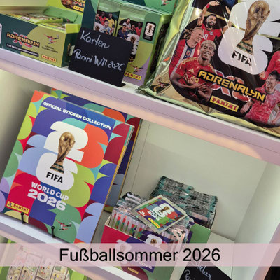 Fußballsommer 2026 bei zauberhaft Holz.Perle.Kind. - Panini Sammelkarten und Sticker, Bastelspaß für kleine Fußballfans