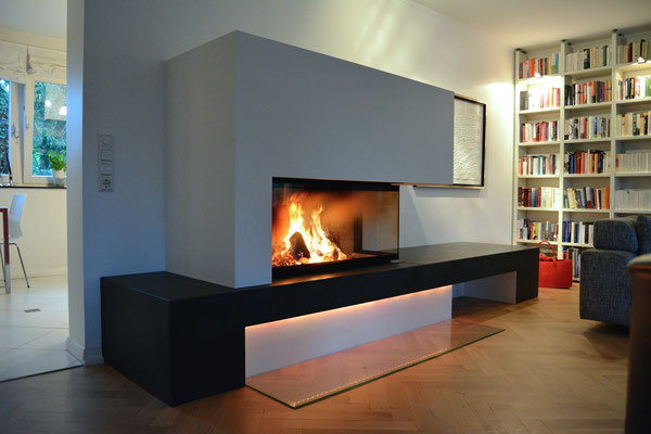 Zweiseitiger Architekturkamin in Olpe