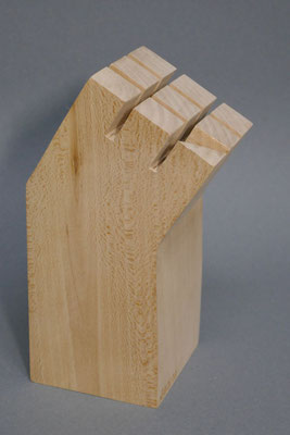 2021   "Ohne Titel"   Holz,   17 cm  7 cm  10 cm