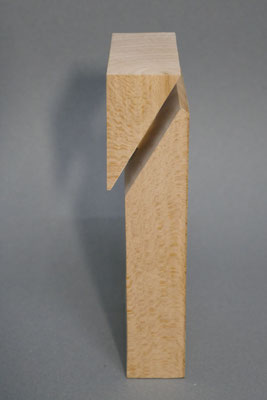 2021   "Abgehoben"   Holz,   14 cm  7 cm  3,5 cm