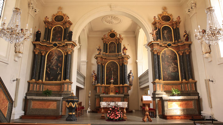 Altäre der Kirche Niederwil. Ähnlich dürfte die Kirche in Mellingen bis 1830 ausgesehen haben.