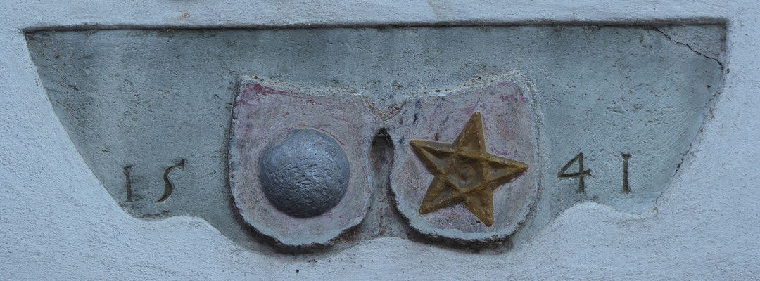 Drudenstern als Schutzsymbol neben altem Mellinger Wappen.