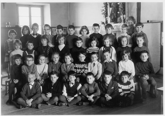 1966/67 unterrichte Anna Meier ihre letzte Kindergartenklasse im Vereinshaus. Danach wirkte sie noch zwei Schuljahre im neuen Doppel-Kindergarten Weihermatt.