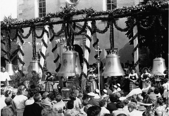 Fünf Glocken anlässlich der Weihe am 29. August 1959.
