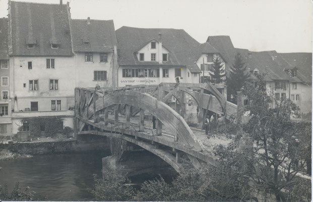Abbruch der Holzbrücke im Oktober 1927.