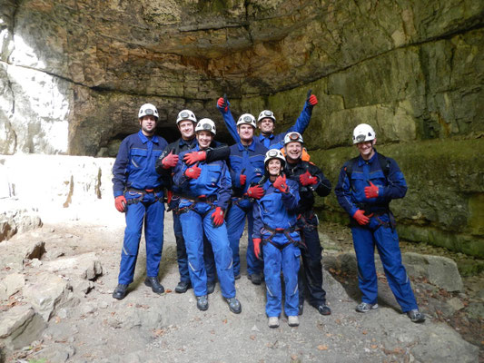 Glückliche Gesichter nach einer Erfolgreichen Höhlenexpedition mit Sports & Outdoor Guide