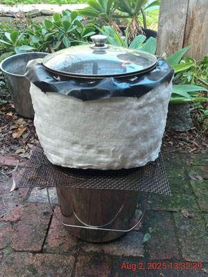 The Navigator 'Awesome' V2 with a 15L stainless stockpot insulated with ceramic fibre thermal insulation which should increase fuel efficiency for water pasteurization. Need to run some tests!