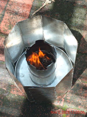 Navigator 'Backup' V3 TLUD - a single piece 4" 304 chimney flue burner on ss plate quench collector with heat and wind shield