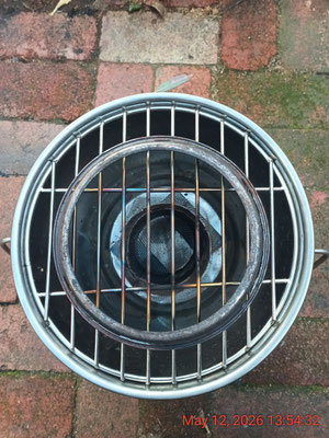 The Navigator 'Hormuz' top view - runs on biomass pellets, provides heat, produces biochar with the possibilitiy of a TTEG for bioelectricity and power bank charging