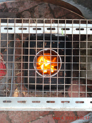 A perfect flame cap on the 4" burner with a half full fuel chamber