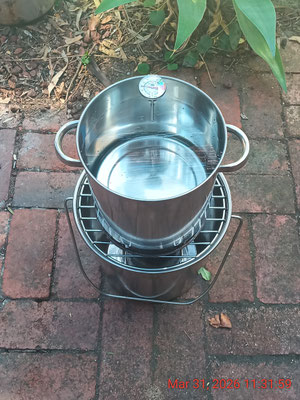 Water pasteurization in an Anko 7.6L stainless steel stockpot with 4" burner, grill and wok ring
