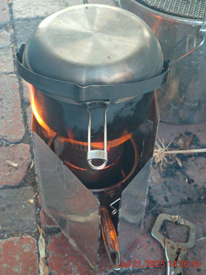 Navigator 'Versatile' V1 TLUD - 5" 304 chimney flue burner with cross piece stovetop, quench collector and heat and wind shield