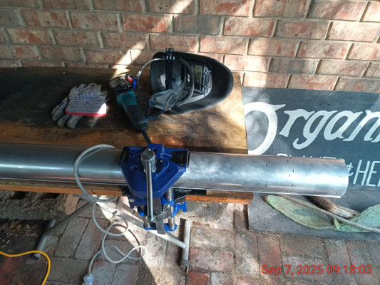 4" 304 stainless chimney flue in Wolf 178mm quick release woodworking vice, 100mm Makita grinder, suede gardening gloves, goggles and welding helmet (in 'Grind' mode)