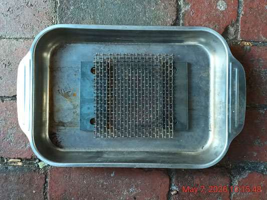 Quench collector with ss oven tray, 2 small mild steel plates (10mm high) and square 304 mesh grill