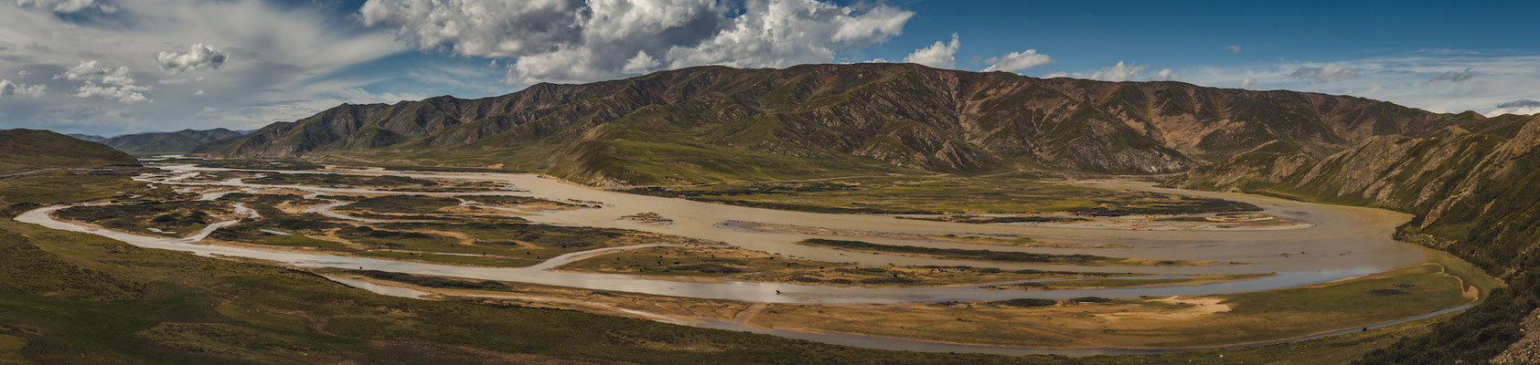 Gelber Fluss. Der wunderschöne Fluss, dem wir mehrere Tage folgten, entpuppte sich als der zweitgrößte Fluss Chinas - ne Wucht von 5464 Kilometern.