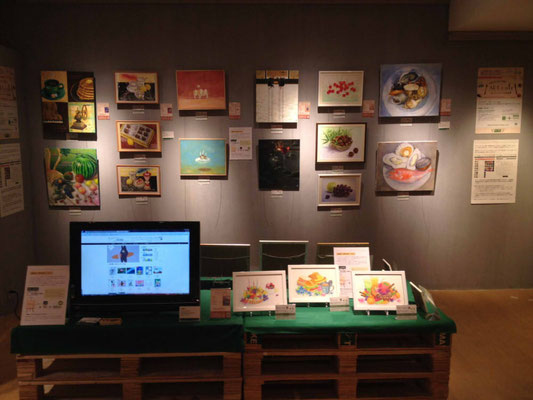 壁面左側に2点展示して頂きました。【Fruit garden　F10】 【Three o'clock　F10】