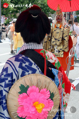〈鳥越祭〉北松山町会・本社神輿【先導: 手古舞/猿田彦】 ＠2012.06.10