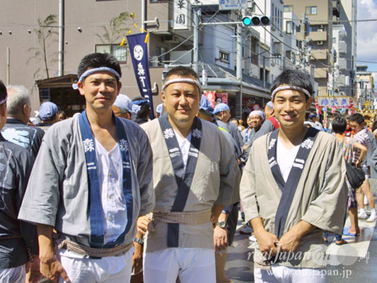 森二さん。祭りは地元コミュニティの活性化、街がひとつになるよね。（内お二人は初めてのご参加）この機会を逃すと一生できないと思い参加しました！