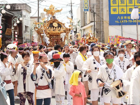 〈No.22013〉江澤正敏さん<br>■八重垣神社祇園祭<br>撮影日：2022年8月5日<br>場所：千葉県匝瑳市<br>神輿連合渡御「田町区」