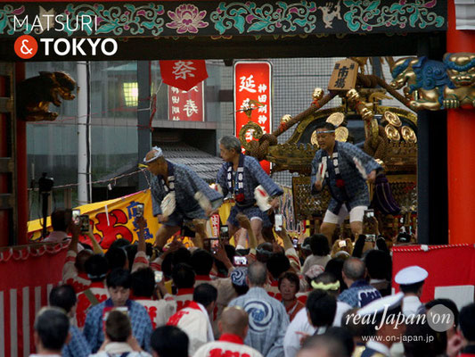 〈神田祭 2017.5.14〉江戸神社奉賛会(旧神田市場) 千貫神輿 ©real Japan'on -knd17-045