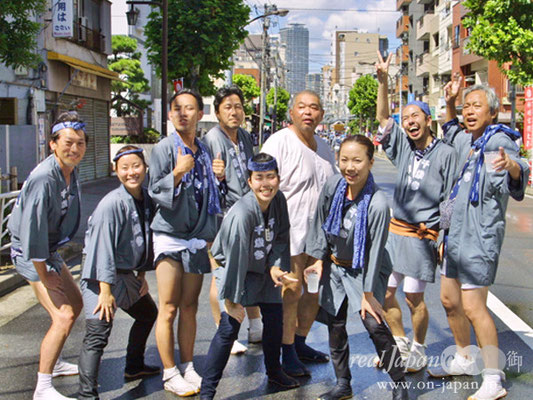 両弐睦さん。　祭＝命。　祭りとは「仲間意識」。 そして、カラダがうずく（笑）　69才になっても担いでいます。Ｒｏｃｋなのです。