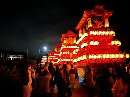 〈No.22017〉日野成見さん<br>■西条祭り<br>撮影日：2022年10月15日<br>場所：愛媛県西条市<br>早朝2時頃、石岡神社へ宮出しするために集まった時の様子。