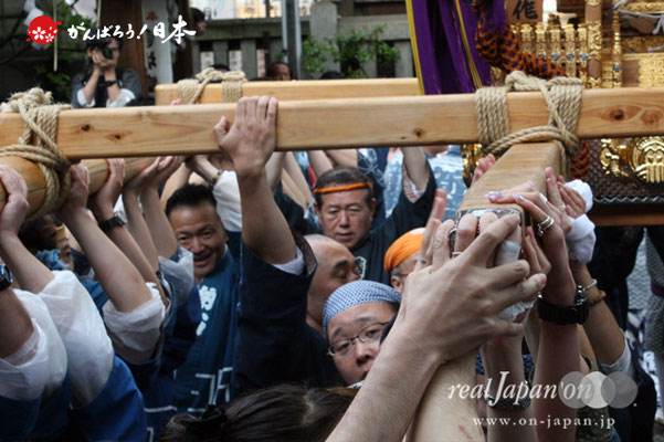 〈鉄砲洲祭〉湊三丁目（神輿台輪寸法: 2尺5寸）@2012.05.04