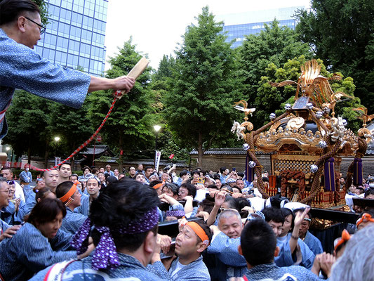 〈No.23002〉Chinさん<br>■神田祭<br>撮影日：2023年5月14日<br>場所：神田明神<br>和泉町町会、この後、いよいよ宮入り！