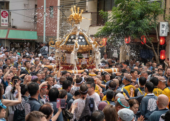 〈No.23035〉cubikさん<br>住吉神社例祭<br>撮影日：2023年8月6日<br>場所：東京都中央区<br>八角神輿を撮影しました。