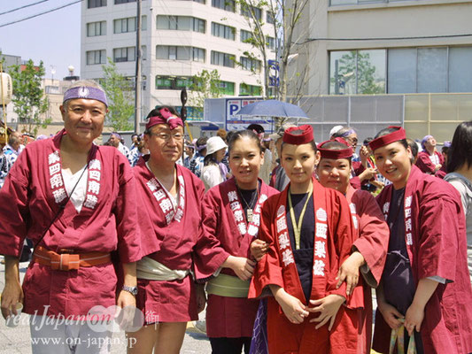 業四南睦さん。小さいころから祭りは楽しんでいるよ。今日は地元の人が多いよね～。