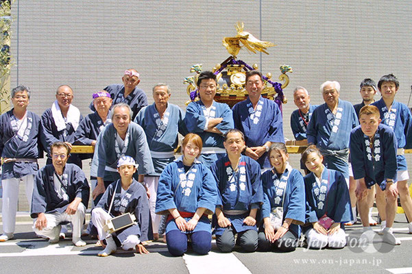 雷門 祭櫻會さん。下谷祭には、南清睦さんにお世話になってもう38年目かな。祭といえば、この連帯感。絆ですね。来週は三社祭。東京はもちろん、秋田、前橋の祭にも参加します。