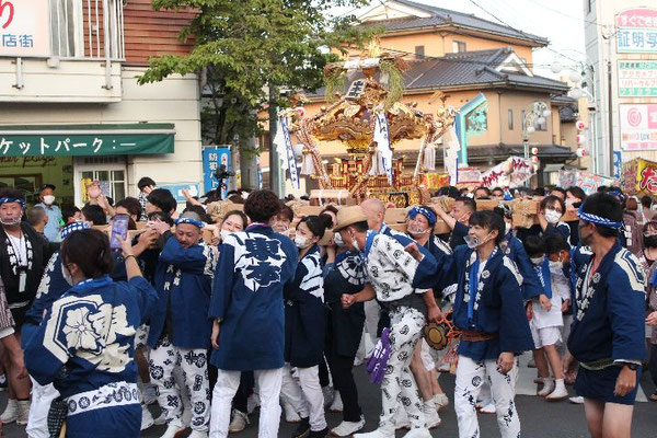 〈No.22014〉江澤正敏さん<br>■八重垣神社祇園祭<br>撮影日：2022年8月5日<br>場所：千葉県匝瑳市<br>神輿連合渡御「東本町区」の神輿