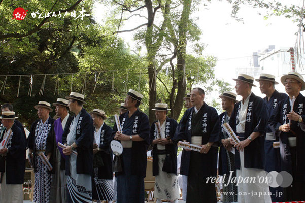 〈王子神社例大祭〉町の繁栄と神輿渡御の安全を祈願してお札を授かる各町代表者 @2012.08.05