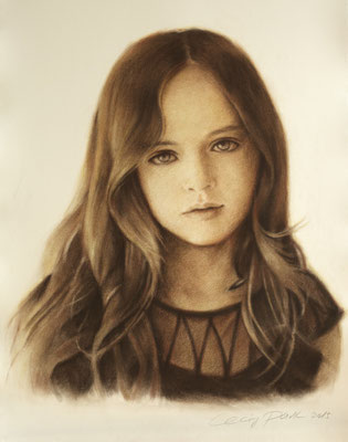 Portrait mit Pastell anmutig & edel vom Foto zeichnen lassen 