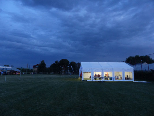 Nous avions installé une tente un terrain de foot pour tous nos rassemblements